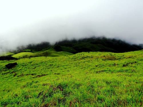 Hovering-clouds-on-Kumara-parvatha-trek