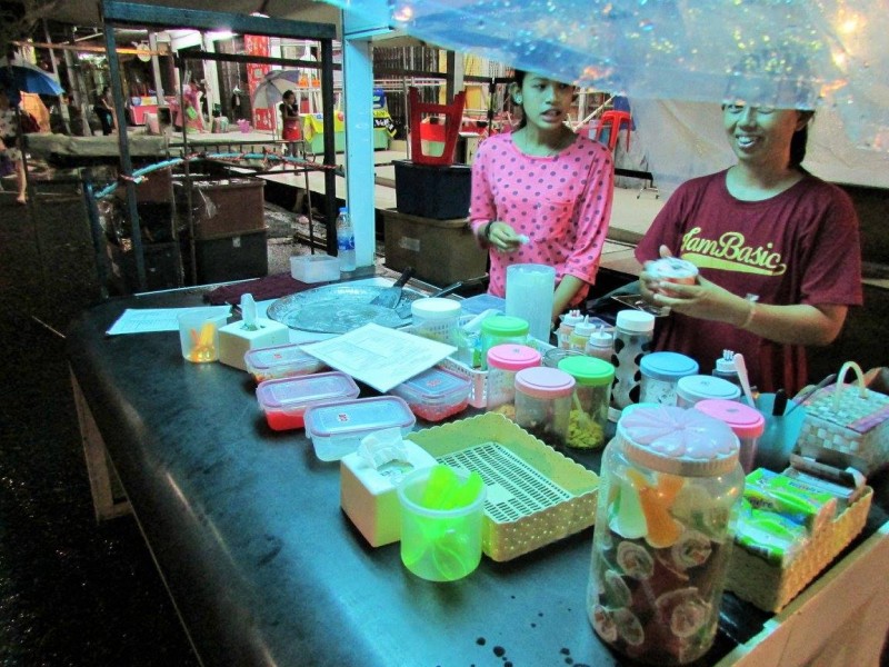 Local street food market, Thailand (5)