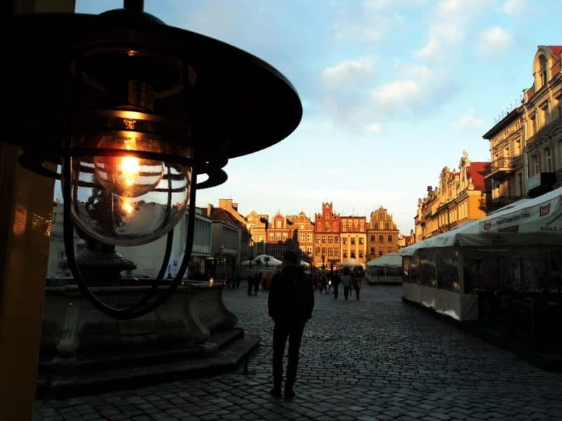 1-sunset-lights-on-in-poznan-old-town-square