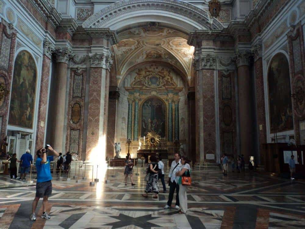 Inside Opposite to basilica st. maria degli angeli rome